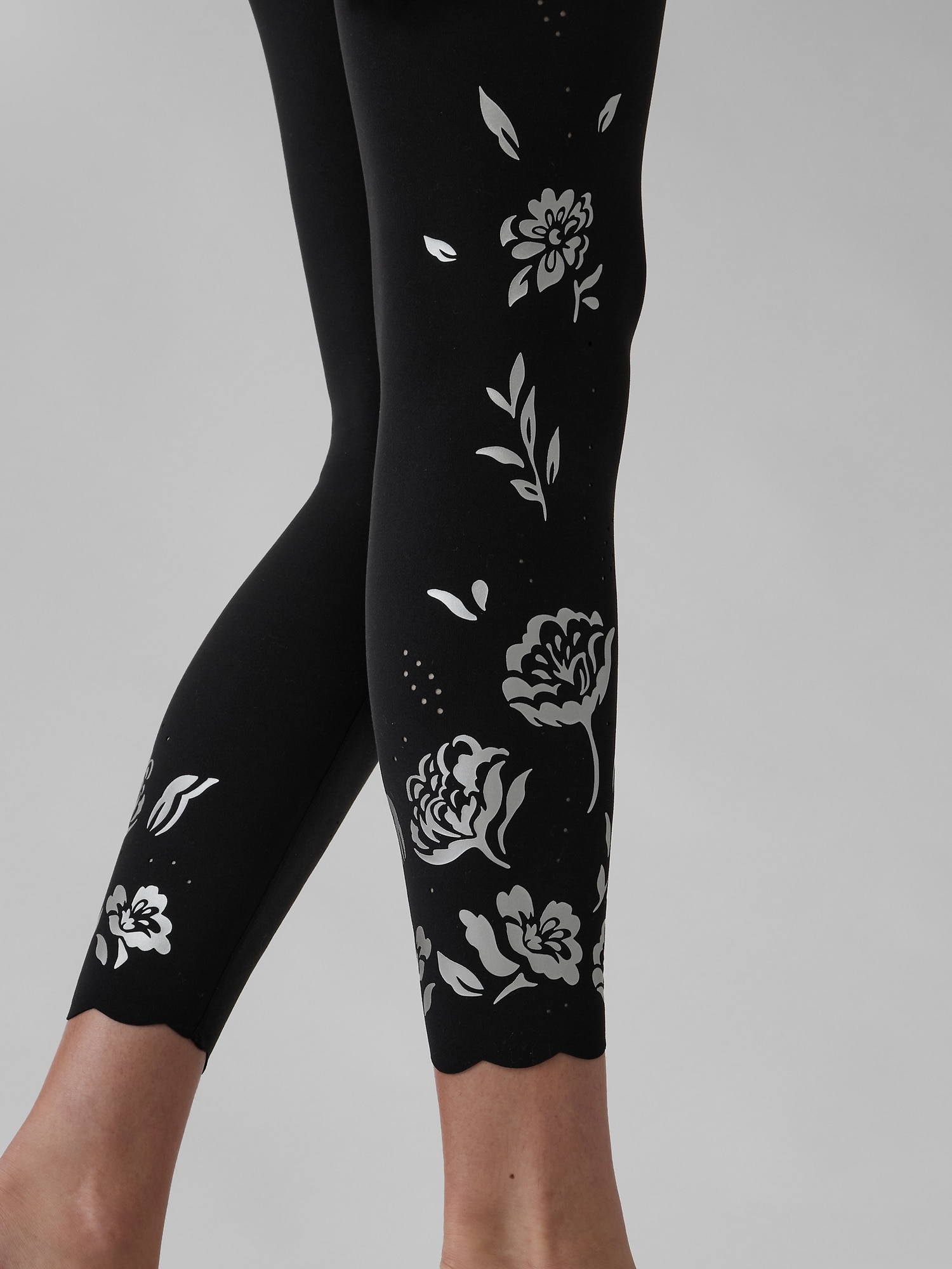 Athleta XS Elation Eyelet 7/8 Tight Leggings Black, Soft! Cute Floral  Pattern