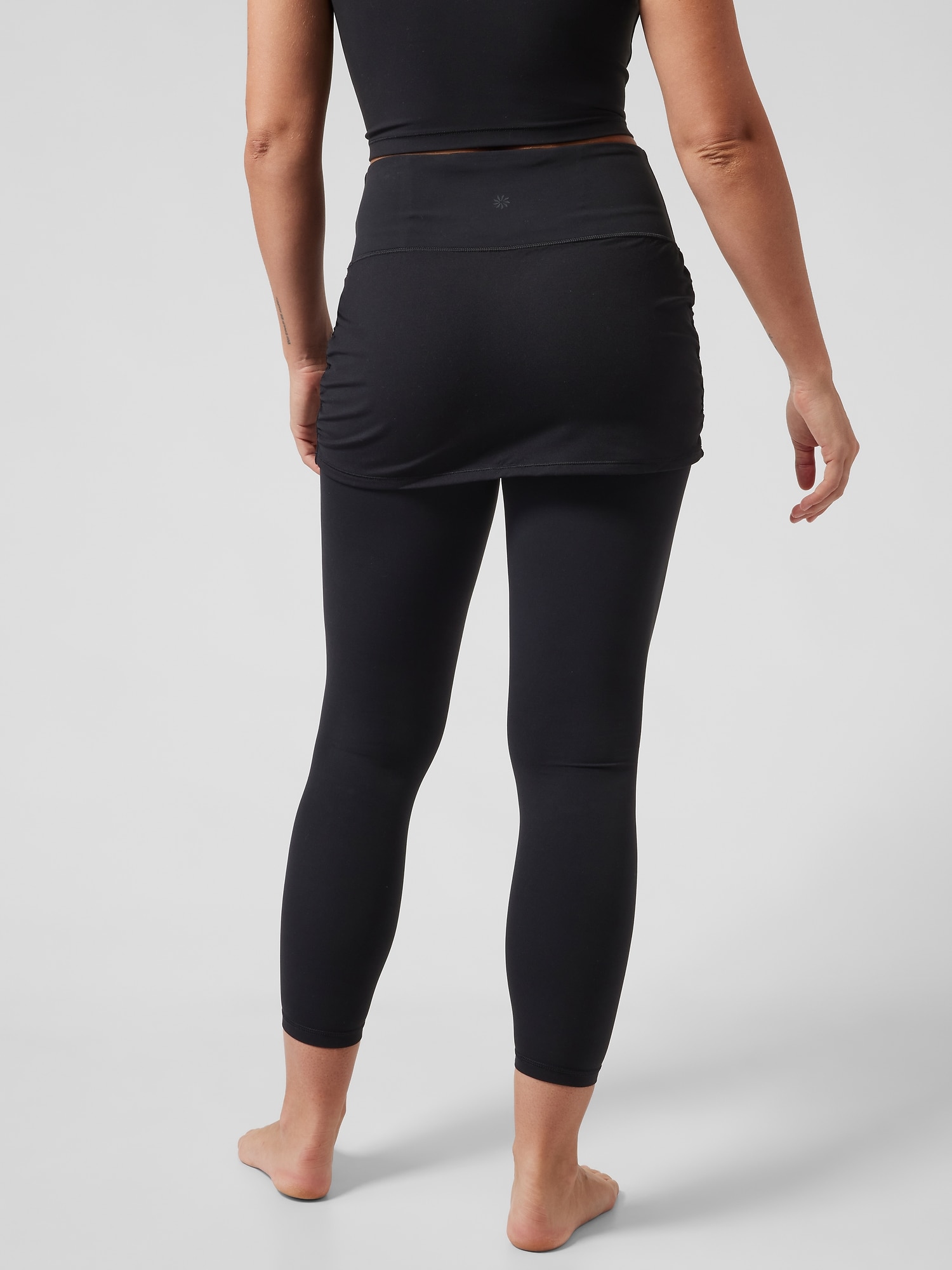 Athleta cheapest Elation 2 in 1 Capri Leggings