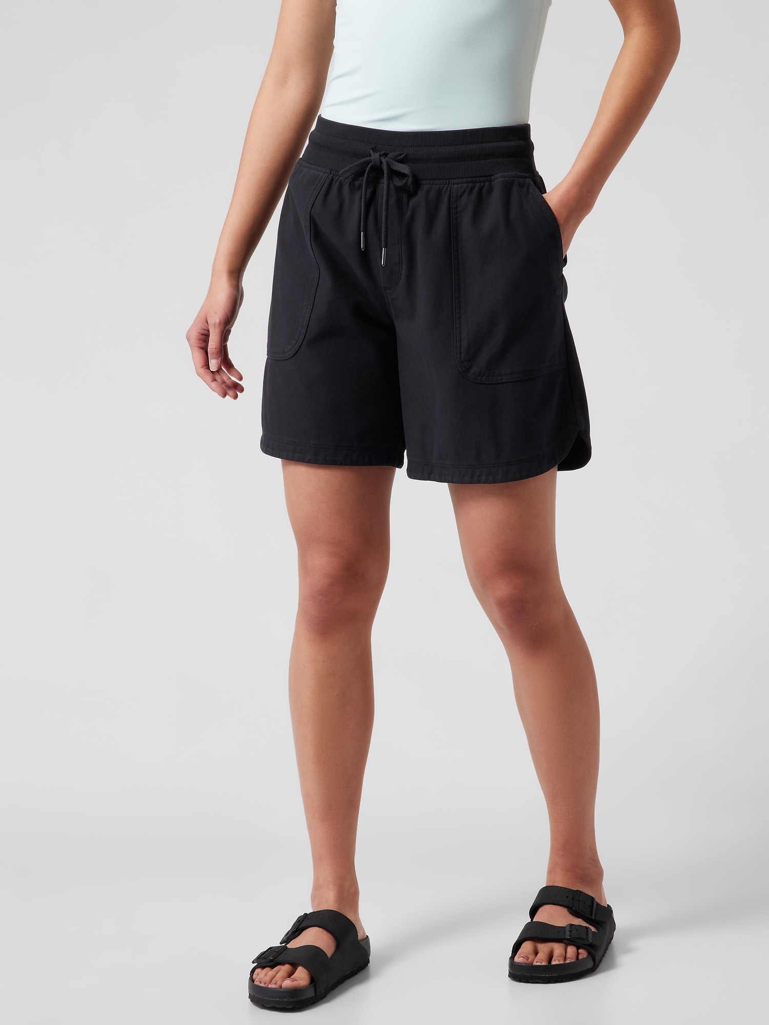 Athleta Farallon Midi Short black. 1