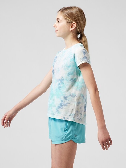 L'image numéro 3 présente T-shirt tout-aller teint en nœuds Athleta Girl