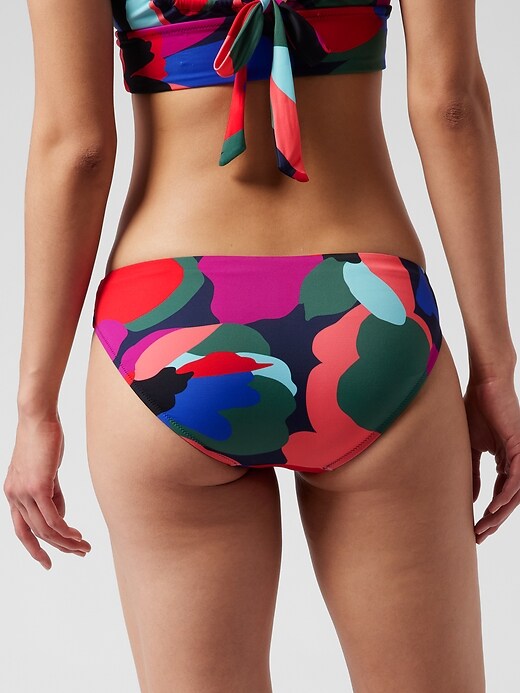 L'image numéro 2 présente Bas de bikini imprimé à couverture moyenne sans coutures