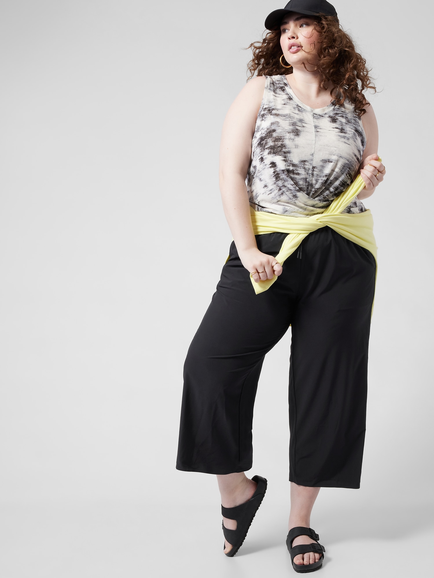 Stretch woven wide leg cropped pants, perfect for my 5'5” legs
