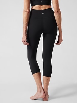 Athleta Elation Capri In Camo Lux Black Leggings Size XSP - Athletic apparel