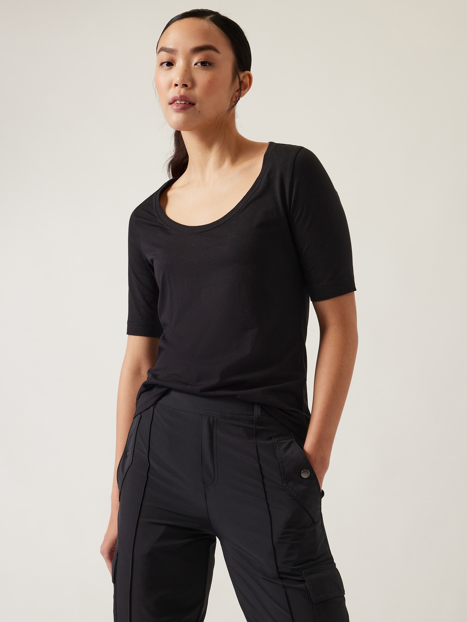 Athleta Outbound Scoop Tee black. 1