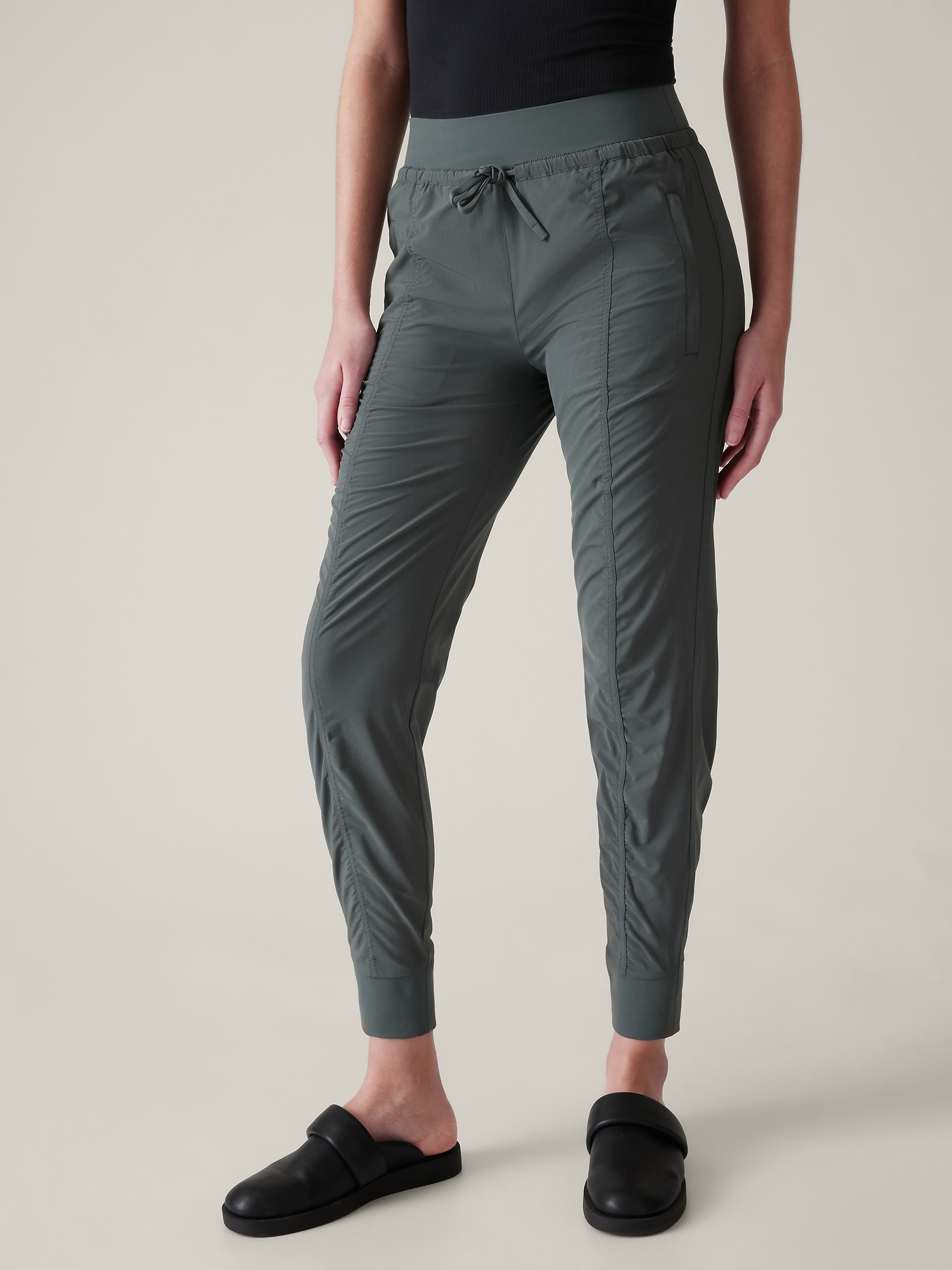 Athleta Attitude II Pant green. 1