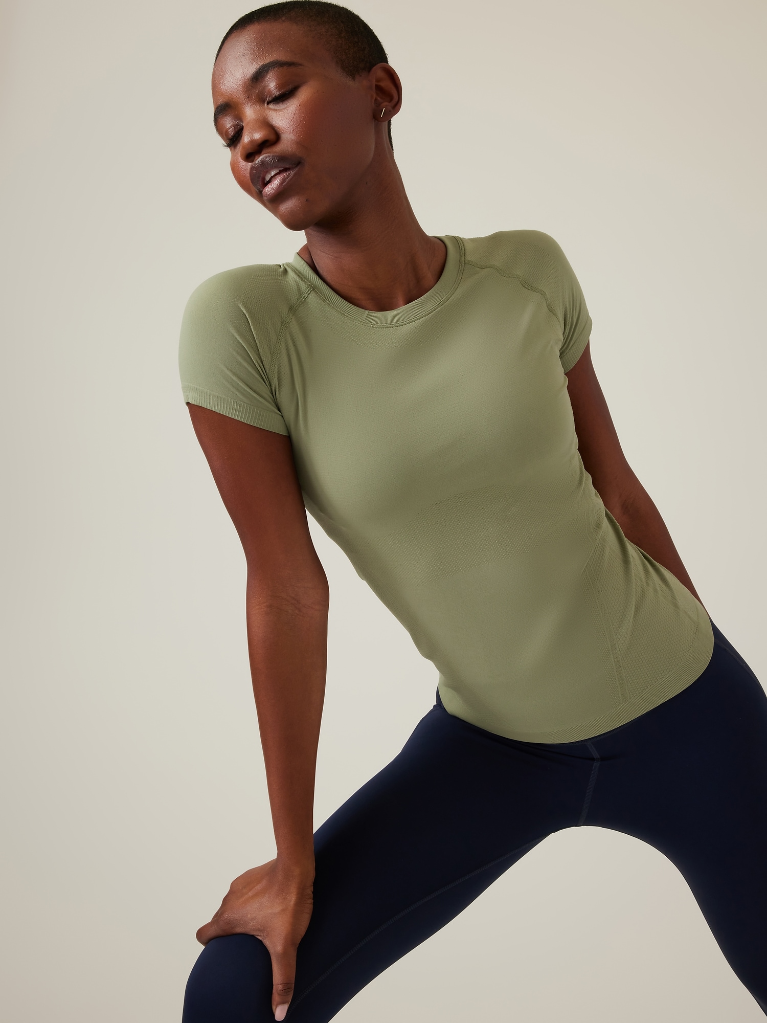 Athleta Momentum Seamless Tee green. 1