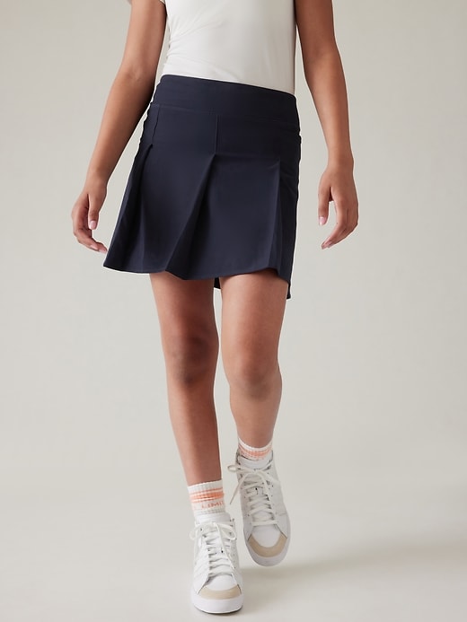 L'image numéro 1 présente Jupe-short d’uniforme à plis Athleta Girl