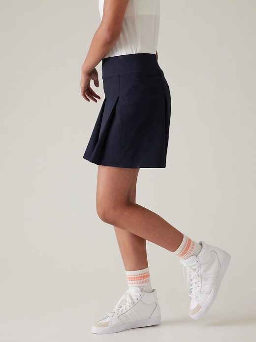 L'image numéro 3 présente Jupe-short d’uniforme à plis Athleta Girl