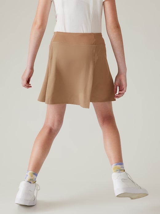 L'image numéro 2 présente Jupe-short d’uniforme à plis Athleta Girl