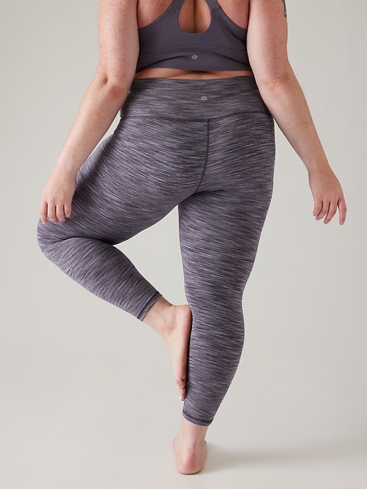 L'image numéro 5 présente Legging 7/8 texturé à taille haute Transcend