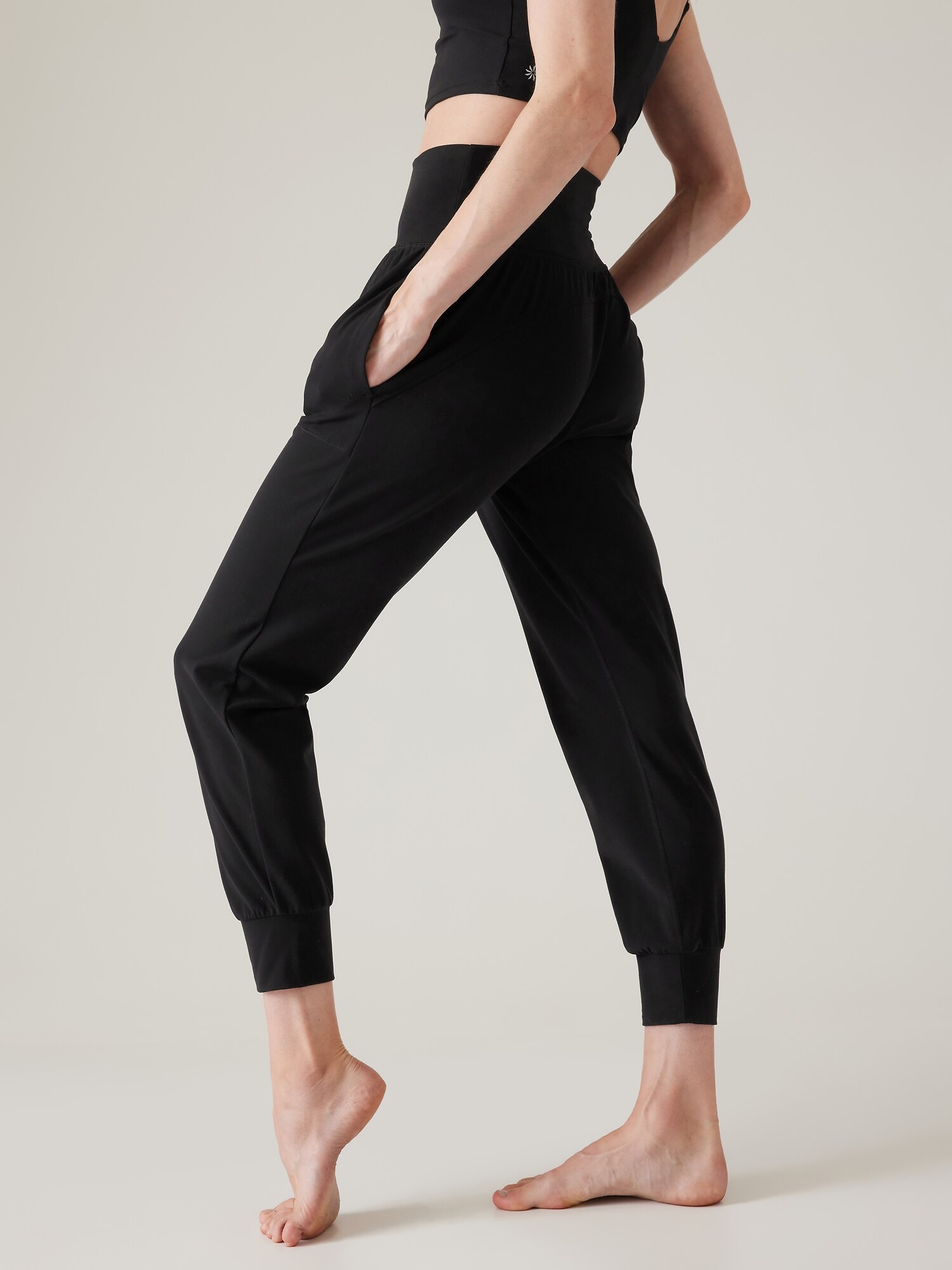 The Motherchic - The waistband on these Athleta Salutation joggers are so  comfortable and they happen to be one of the top items of the year! Who  snagged these cuties? Hands up