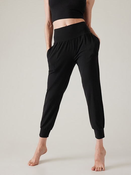 L'image numéro 1 présente Pantalon de jogging Salutation