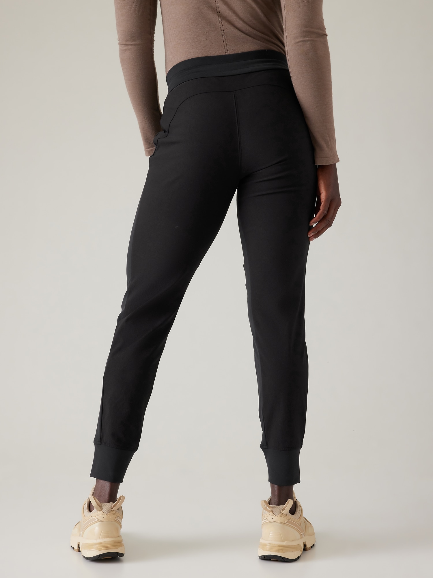 LULULEMON Women's 6 Black and Gray Low Rise Crop Capri Leggings