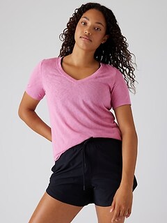 T-shirt à col en V dégagé Breezy