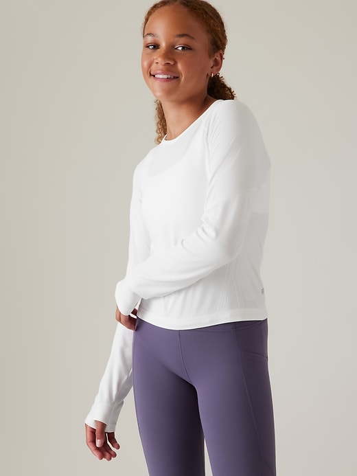 L'image numéro 1 présente Haut sport sans couture Power Up Athleta Girl