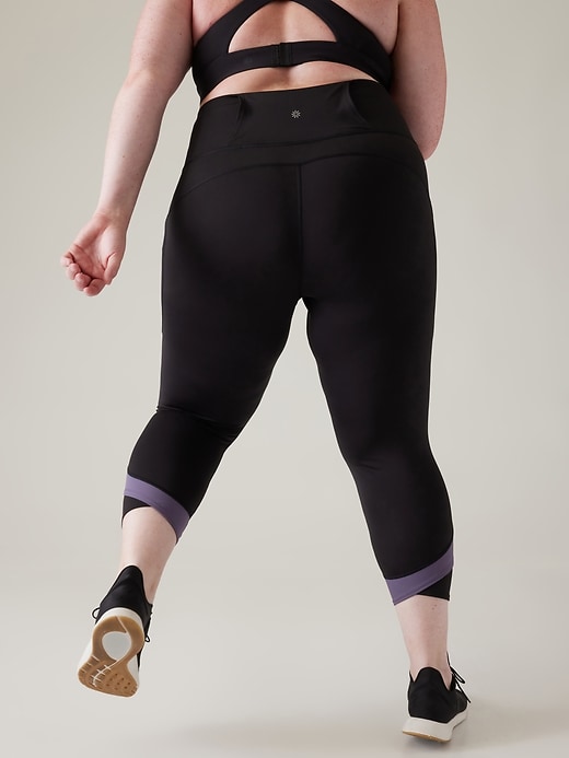 L'image numéro 6 présente Legging mi-long avec poches dissimulées à blocs de couleur Ultimate