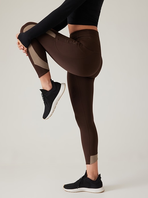 L'image numéro 3 présente Legging mi-long avec poches dissimulées à blocs de couleur Ultimate
