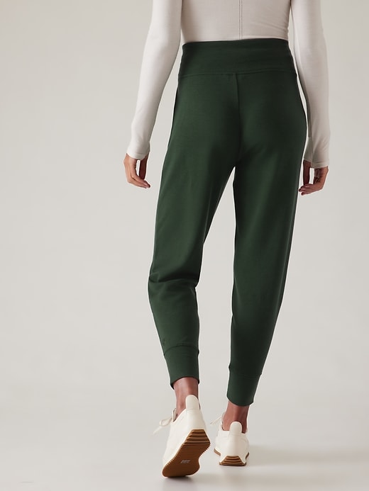 L'image numéro 3 présente Pantalon de jogging à taille haute Coaster Luxe