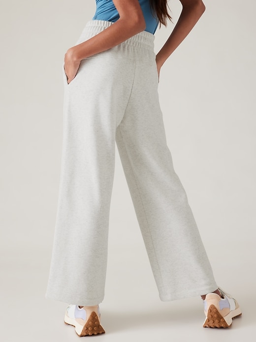 L'image numéro 3 présente Pantalon à jambe large Cozy Karma Athleta Girl