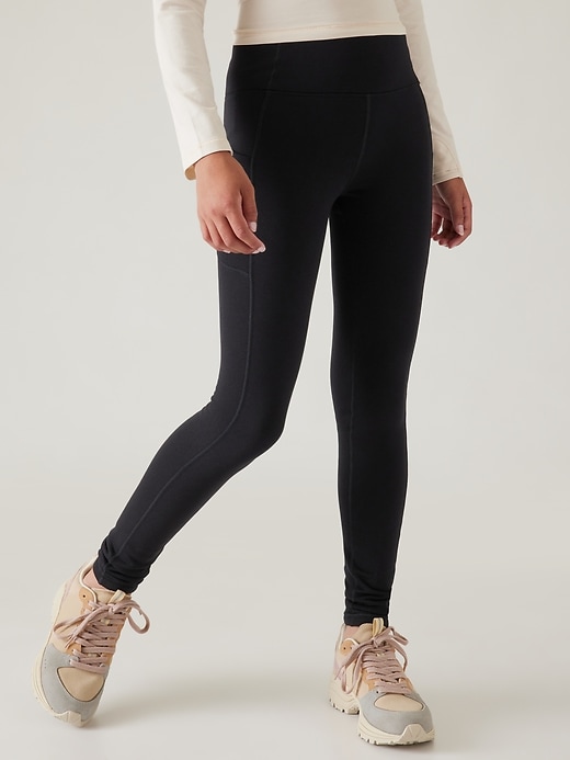 L'image numéro 1 présente Legging avec poches dissimulées en Polartec® Athleta Girl