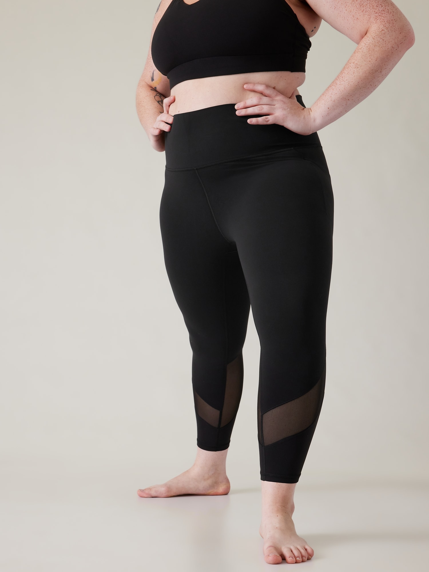 Athleta Magenta Crop Leggings With Side Pocket, Side Meshing, Zipper O –  The Saved Collection