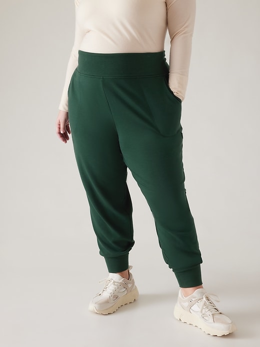 L'image numéro 7 présente Pantalon de jogging à taille haute Coaster Luxe