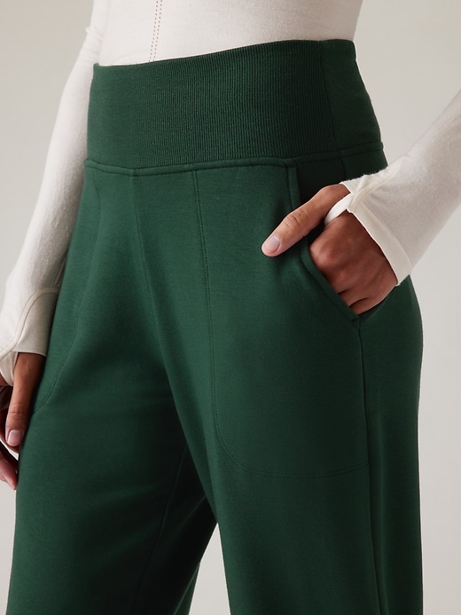 L'image numéro 2 présente Pantalon de jogging à taille haute Coaster Luxe