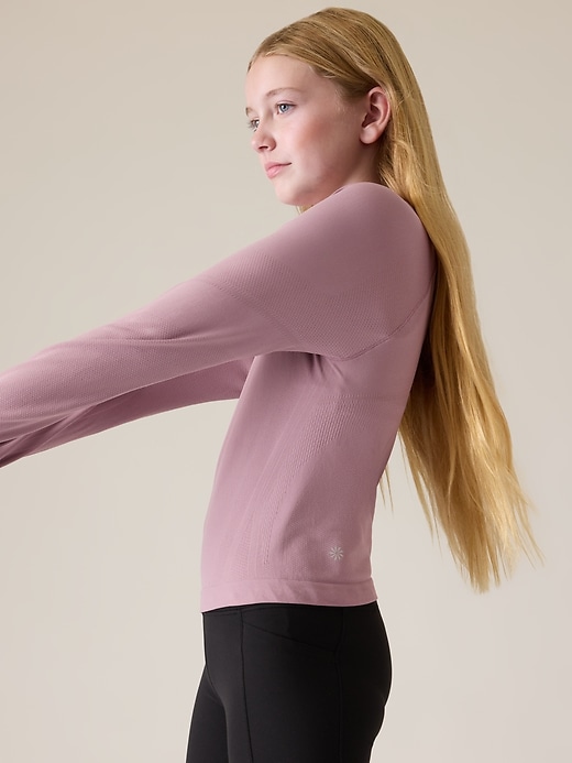 L'image numéro 4 présente Haut sport sans couture Power Up Athleta Girl