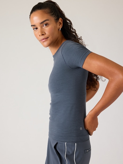 Image number 4 showing, Ascent Seamless Tee