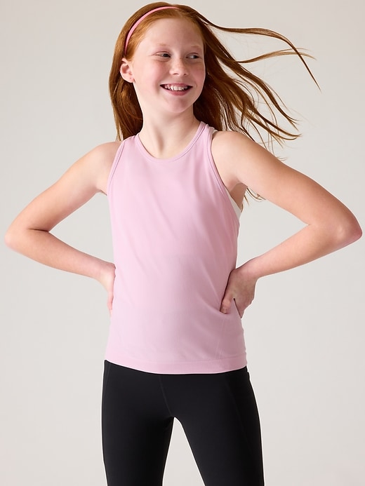 L'image numéro 1 présente Camisole sport sans coutures Power Up Athleta Girl