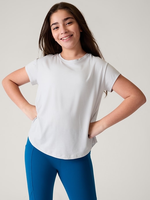 L'image numéro 1 présente T-shirt With Ease Athleta Girl