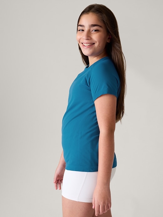 L'image numéro 4 présente T-shirt sans coutures longueur standard Power Up Athleta Girl