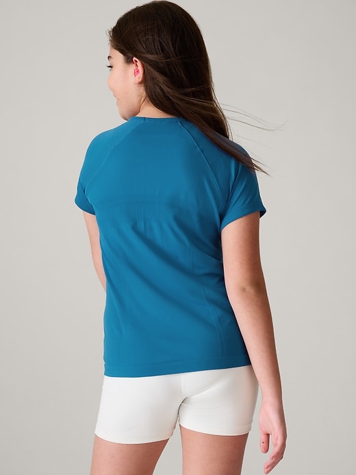 L'image numéro 3 présente T-shirt sans coutures longueur standard Power Up Athleta Girl