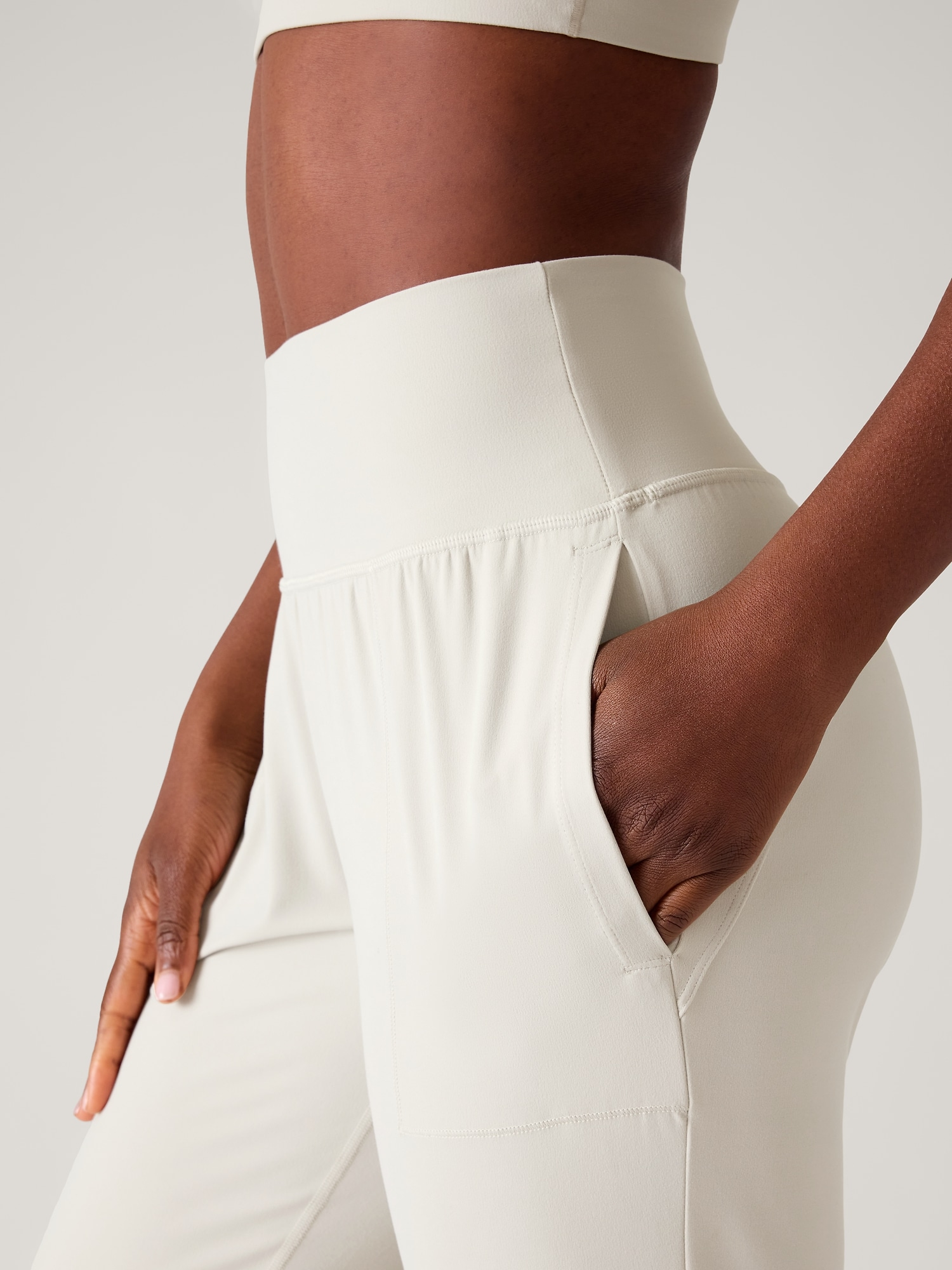 ATHLETA Salutation Jogger in Powervita Women's Size: L Black Yoga Pants |  SidelineSwap
