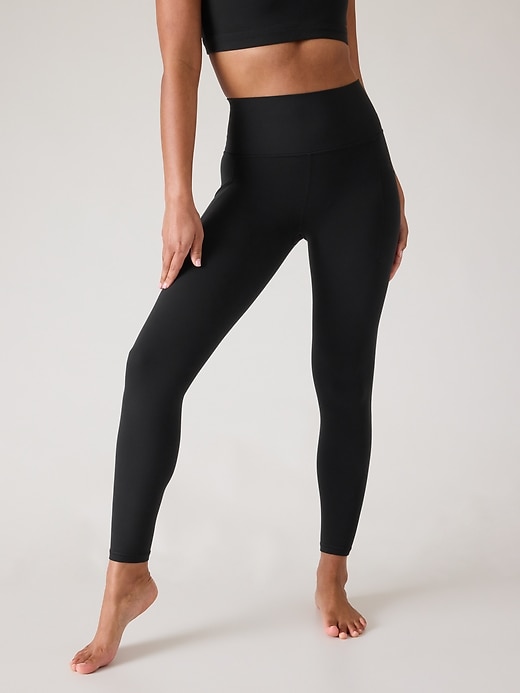 L'image numéro 4 présente Legging 7/8 cintré à taille haute et poches dissimulées Salutation