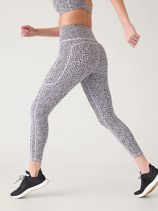 L'image numéro 4 présente Legging 7/8 texturé à taille haute et poches dissimulées Ultimate