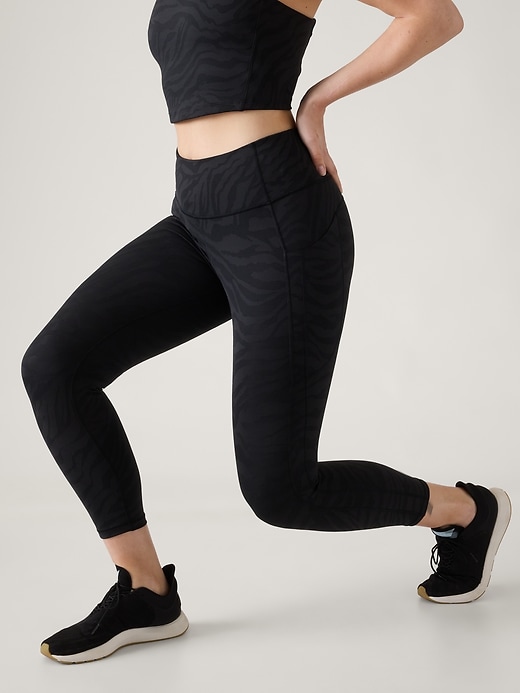 L'image numéro 6 présente Legging 7/8 texturé à taille haute et poches dissimulées Ultimate