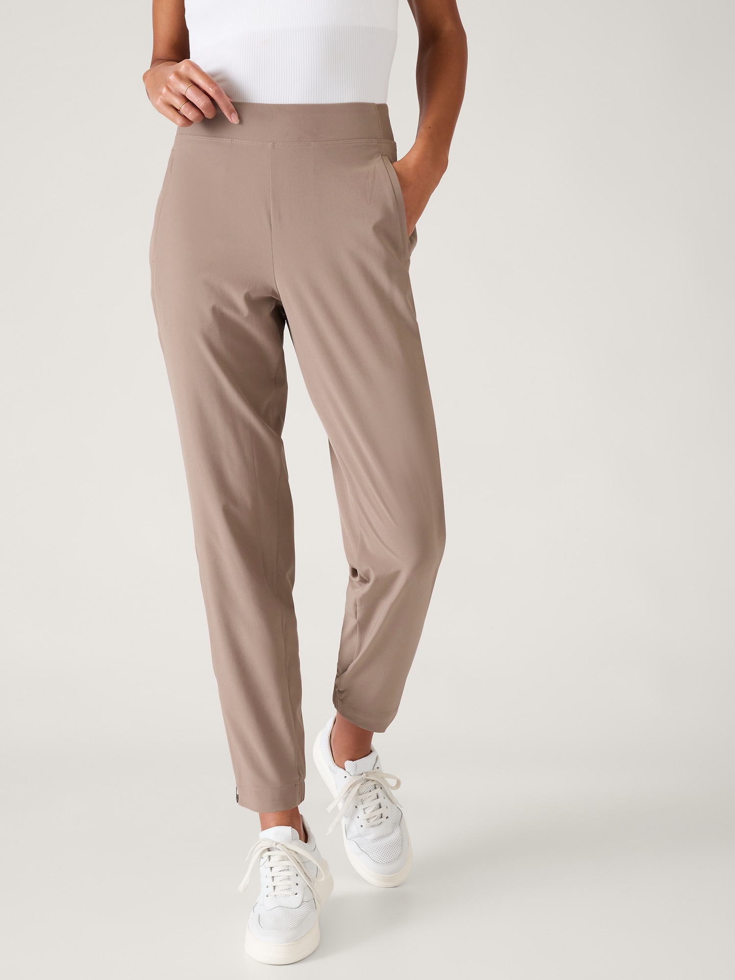 Lululemon On the Fly Jogger Pants Silver Screen Size 2 Womens
