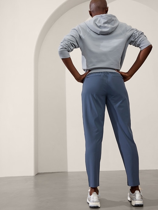 L'image numéro 5 présente Pantalon à taille moyenne longueur cheville Brooklyn