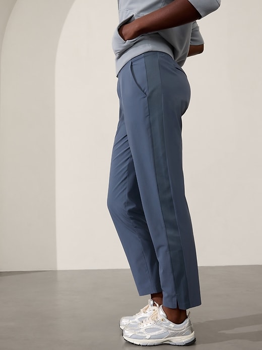 L'image numéro 2 présente Pantalon à taille moyenne longueur cheville Brooklyn