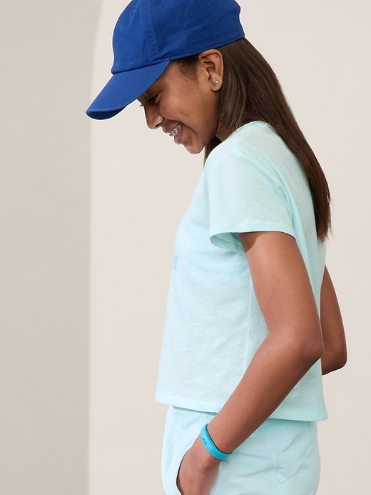 L'image numéro 2 présente T-shirt tout-aller à imprimé Athleta Girl