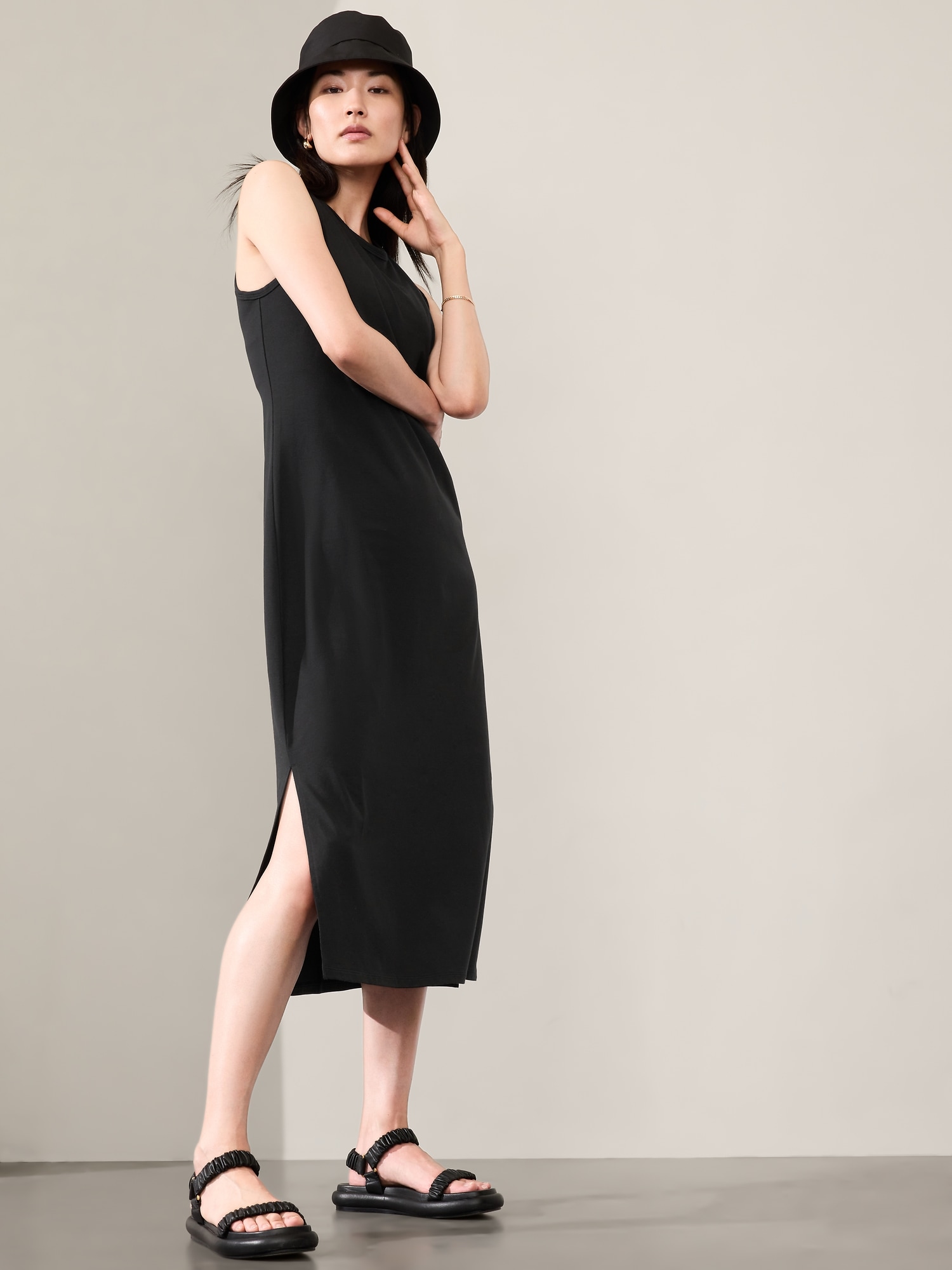 Essential Midi Dress - Black