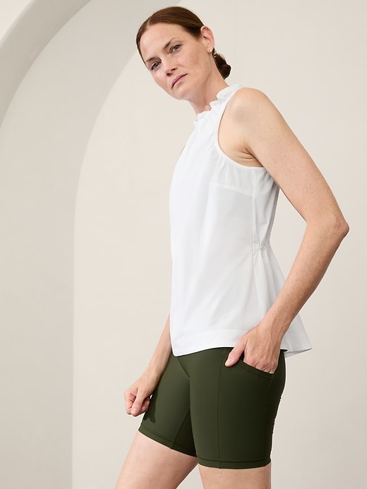 L'image numéro 6 présente Camisole à effet froncé Navigate