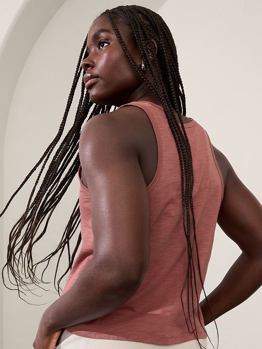 L'image numéro 2 présente Camisole en tissu flammé essentielle