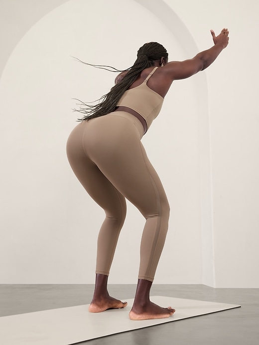 L'image numéro 5 présente Legging 7/8 en filet à taille haute Transcend