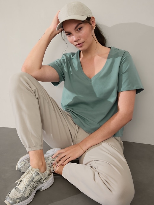 Image number 7 showing, Essential V-Neck Tee