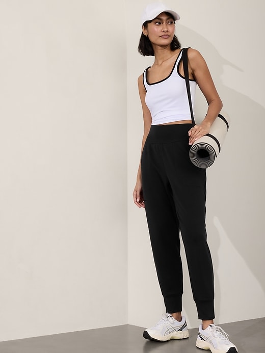 L'image numéro 1 présente Pantalon de jogging à taille haute Coaster Luxe