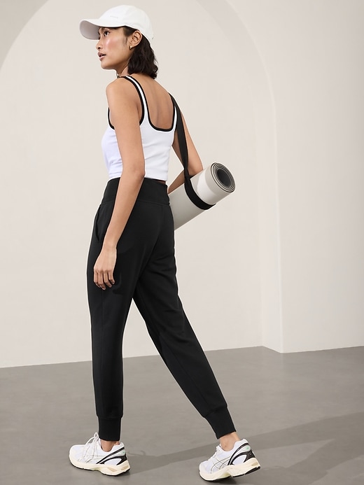L'image numéro 5 présente Pantalon de jogging à taille haute Coaster Luxe