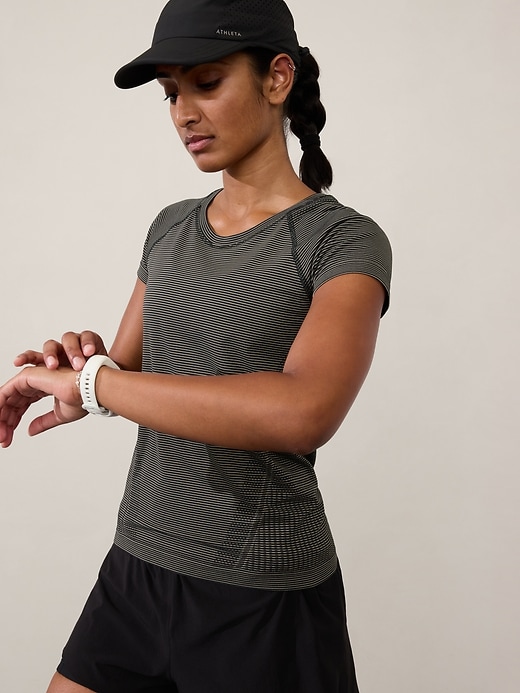 Image number 1 showing, Momentum Stripe Seamless Tee