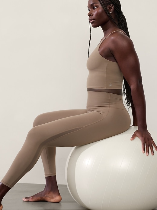 L'image numéro 1 présente Legging 7/8 en filet à taille haute Transcend